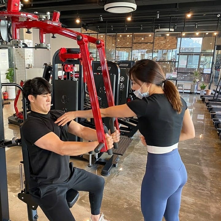 haneul-seong-trains-clients-in-a-medical-mask-thefappening-pro-1 haneul seong trains clients in a medical mask thefappening pro 1