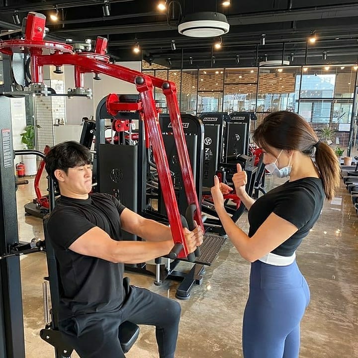 haneul-seong-trains-clients-in-a-medical-mask-thefappening-pro-3 Haneul Seong Trains Clients in A Medical Mask