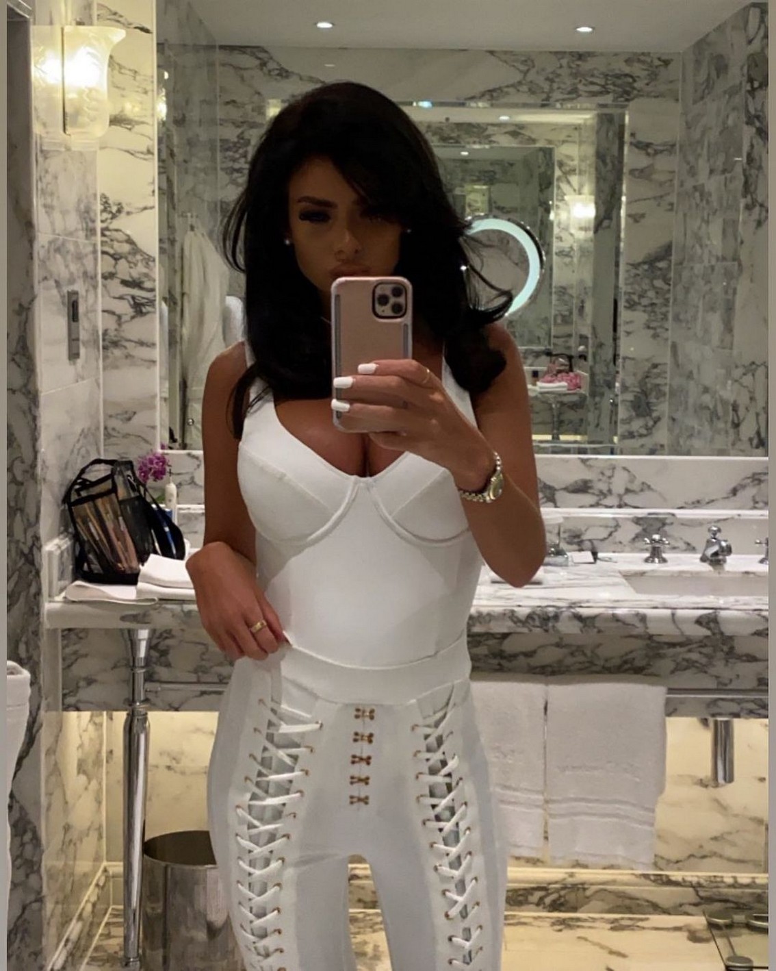 hannah-elizabeth-topless-sexy-thefappening-cfd-7 Hannah Elizabeth Selfie