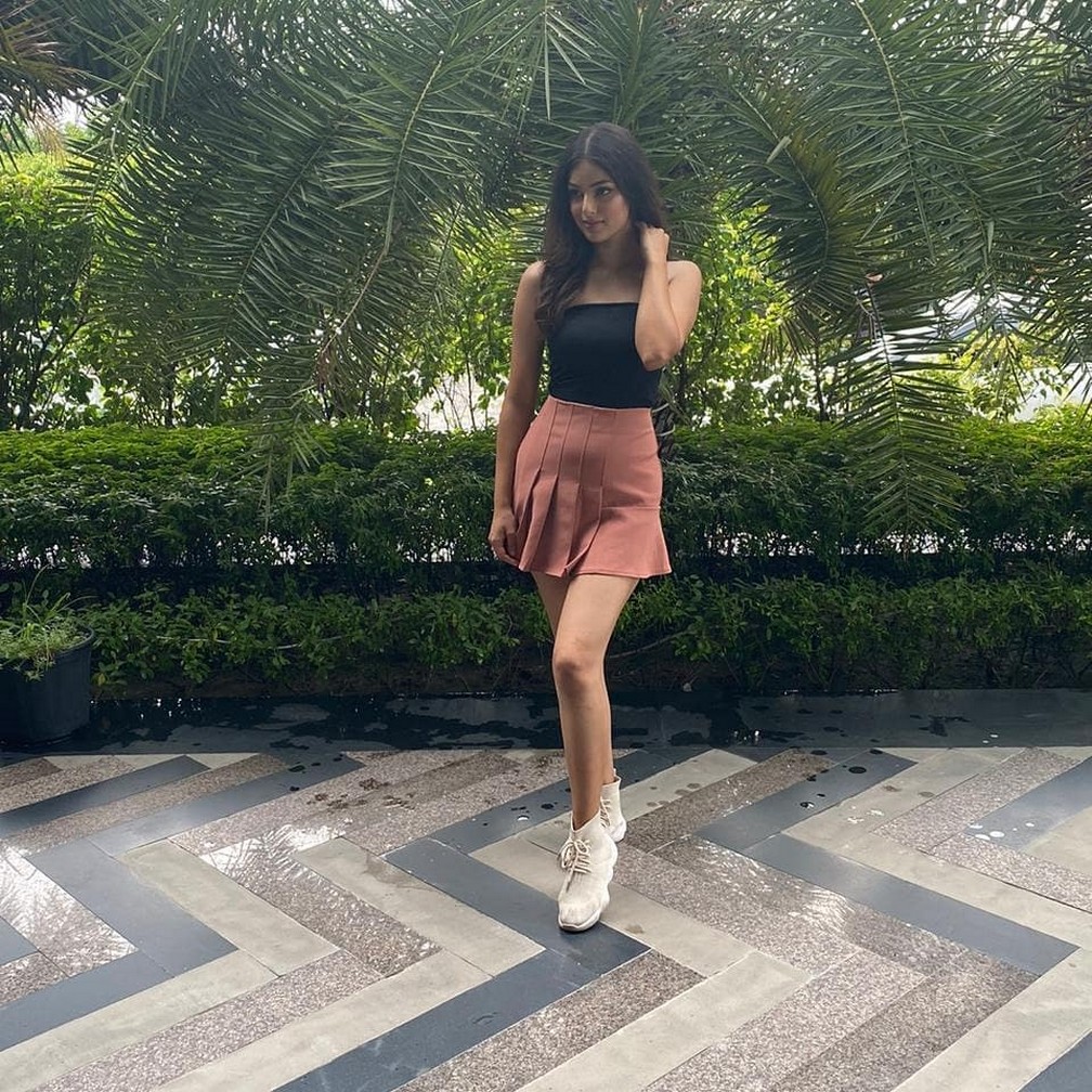 Harnaaz Kaur Sandhu Looks Sexy And Hot