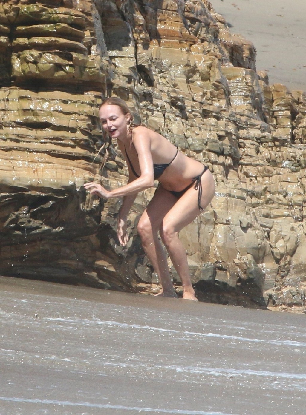heather-graham-bikini-thefappening-cfd-1 Heather Graham Hot