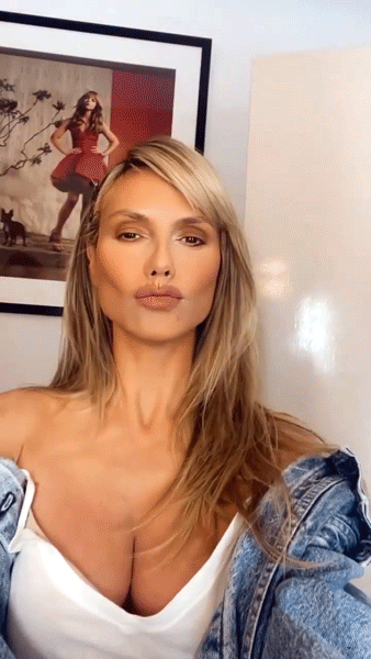 heidi-klum-tits-in-cleavage Heidi Klum Tits In Cleavage GIF