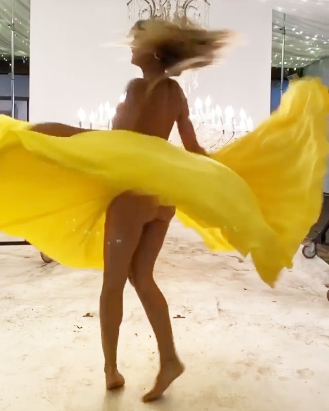 heidi-klum-upskirt-thefappeningpro-1 Heidi Klum Upskirt
