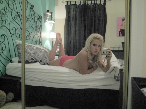 Holly-Arielle-Nude-12