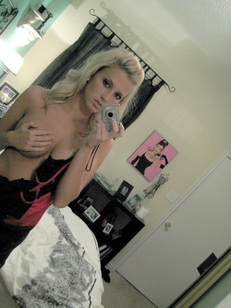 Holly-Arielle-Nude-4