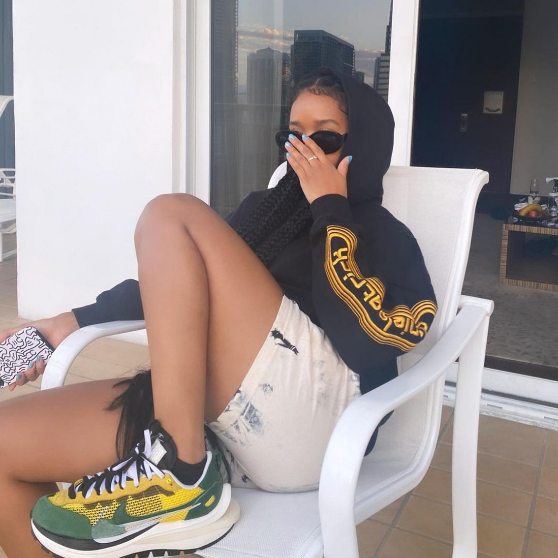 hot-photos-of-h-e-r-singer-thefappening-cfd-8 H.E.R. Legs