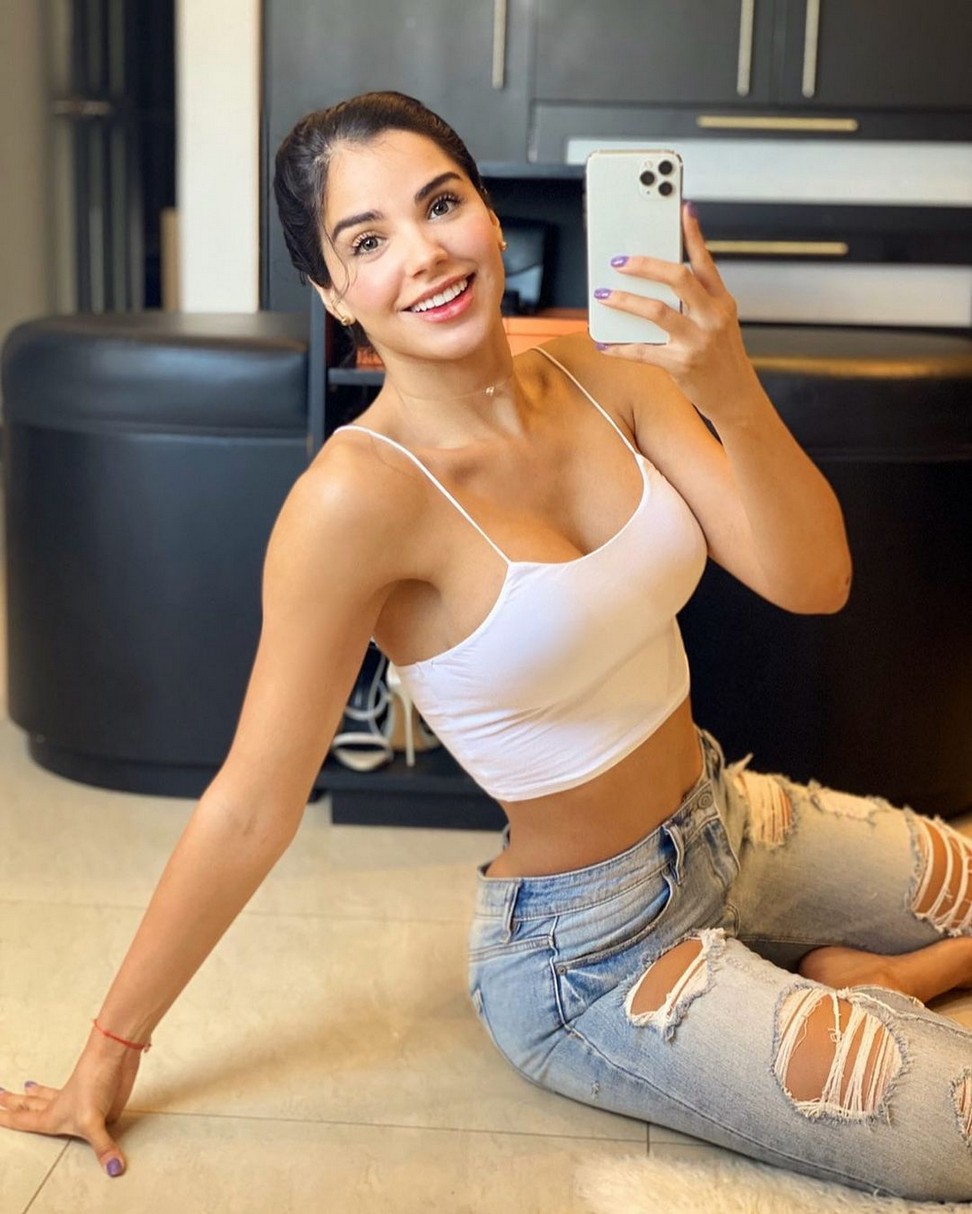hot-selfie-by-stephany-gonzalez-thefappening-cfd-9 Stephany Gonzalez Hot Selfie