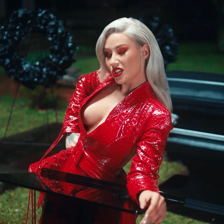 Iggy Azalea Tits