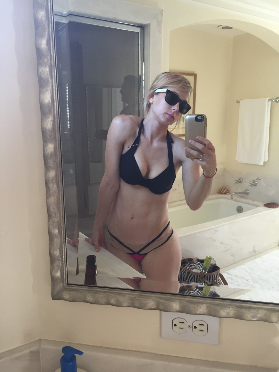 iliza-shlesinger-nude-thefappening-102 iliza shlesinger nude thefappening 102