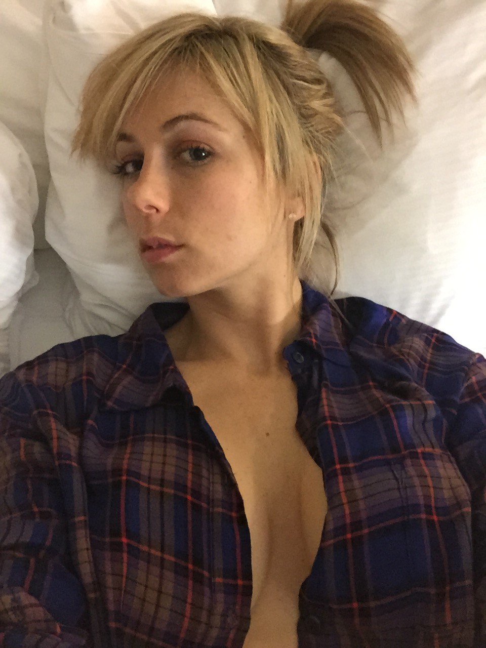iliza-shlesinger-nude-thefappening-190 iliza shlesinger nude thefappening 190