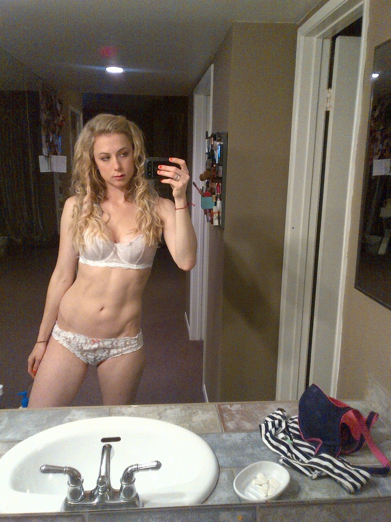 iliza-shlesinger-nude-thefappening-38 iliza shlesinger nude thefappening 38