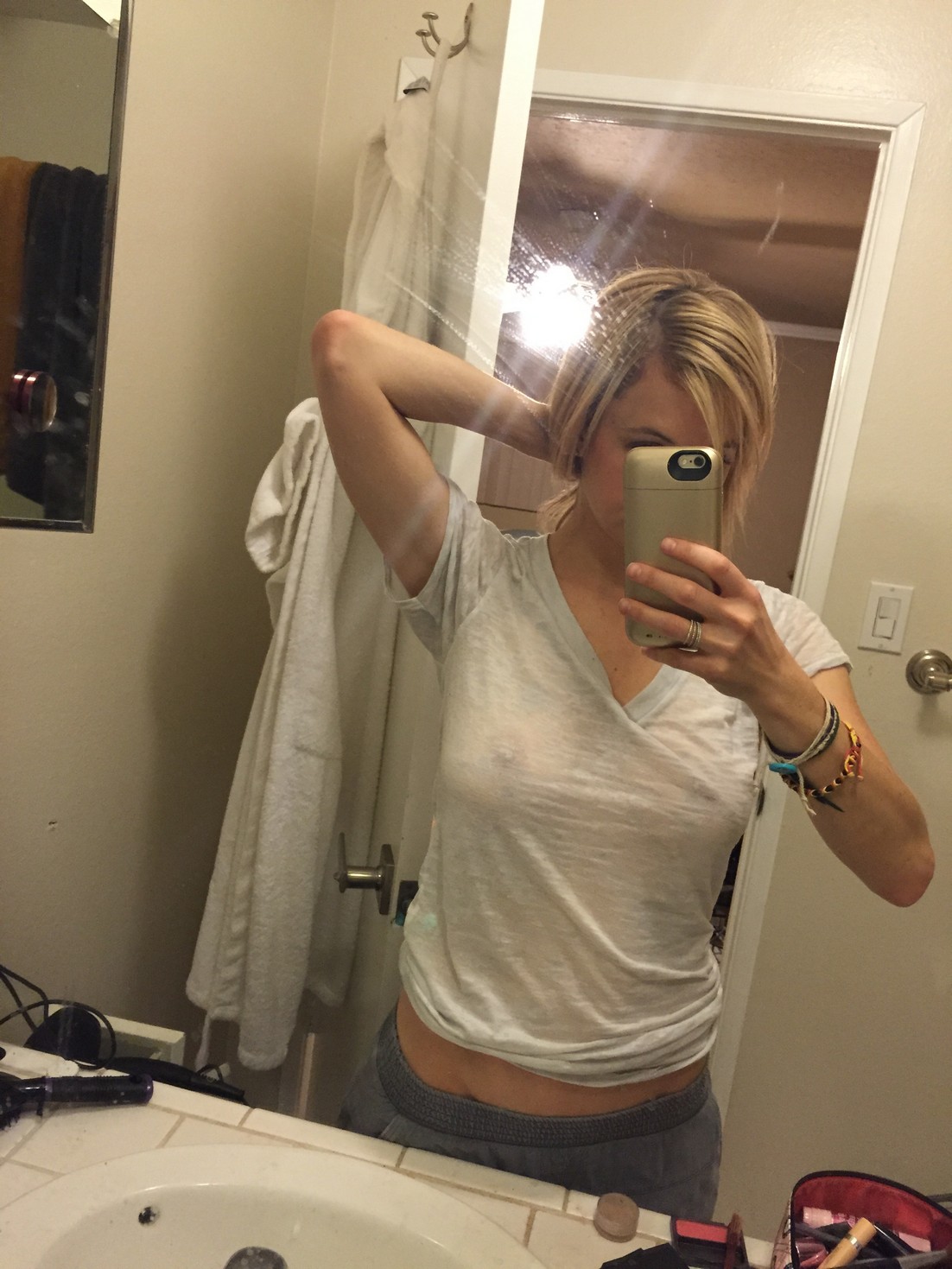 iliza-shlesinger-nude-thefappening-6 iliza shlesinger nude thefappening 6