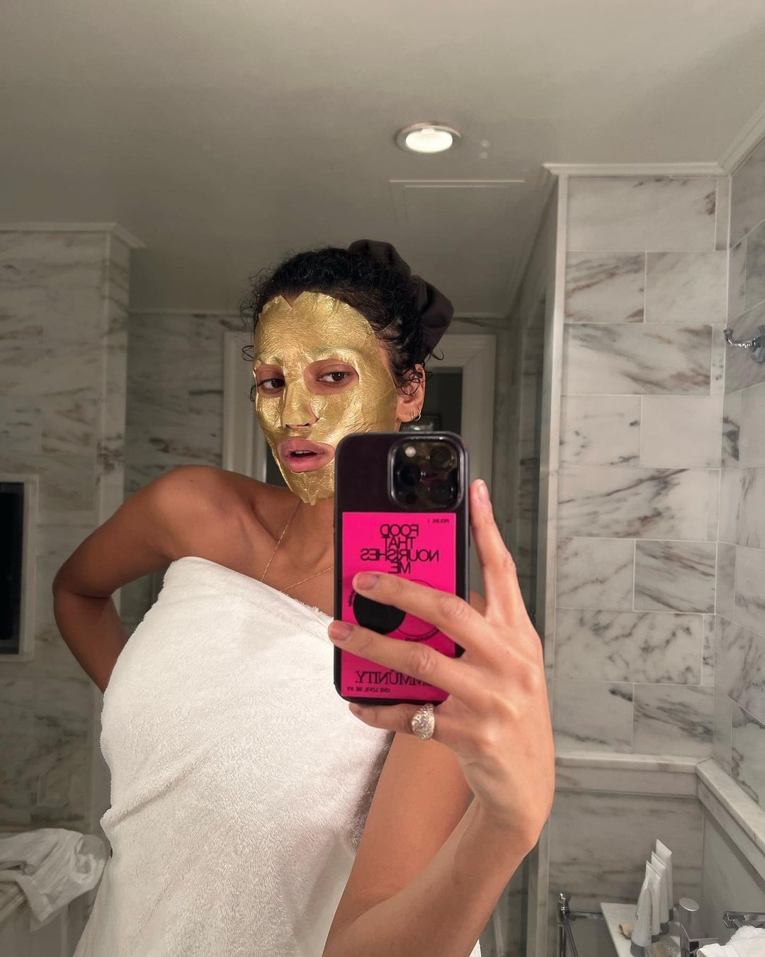 imaan-hammam-looks-hot-on-selfie-thefappening-cfd-5 Imaan Hammam Leaked Selfie