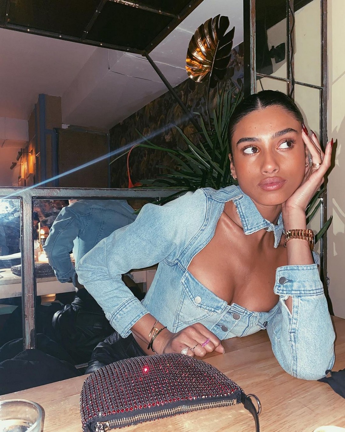 imaan-hammam-sexy-thefappening-cfd-6 Imaan Hammam Boobs In Cleavage