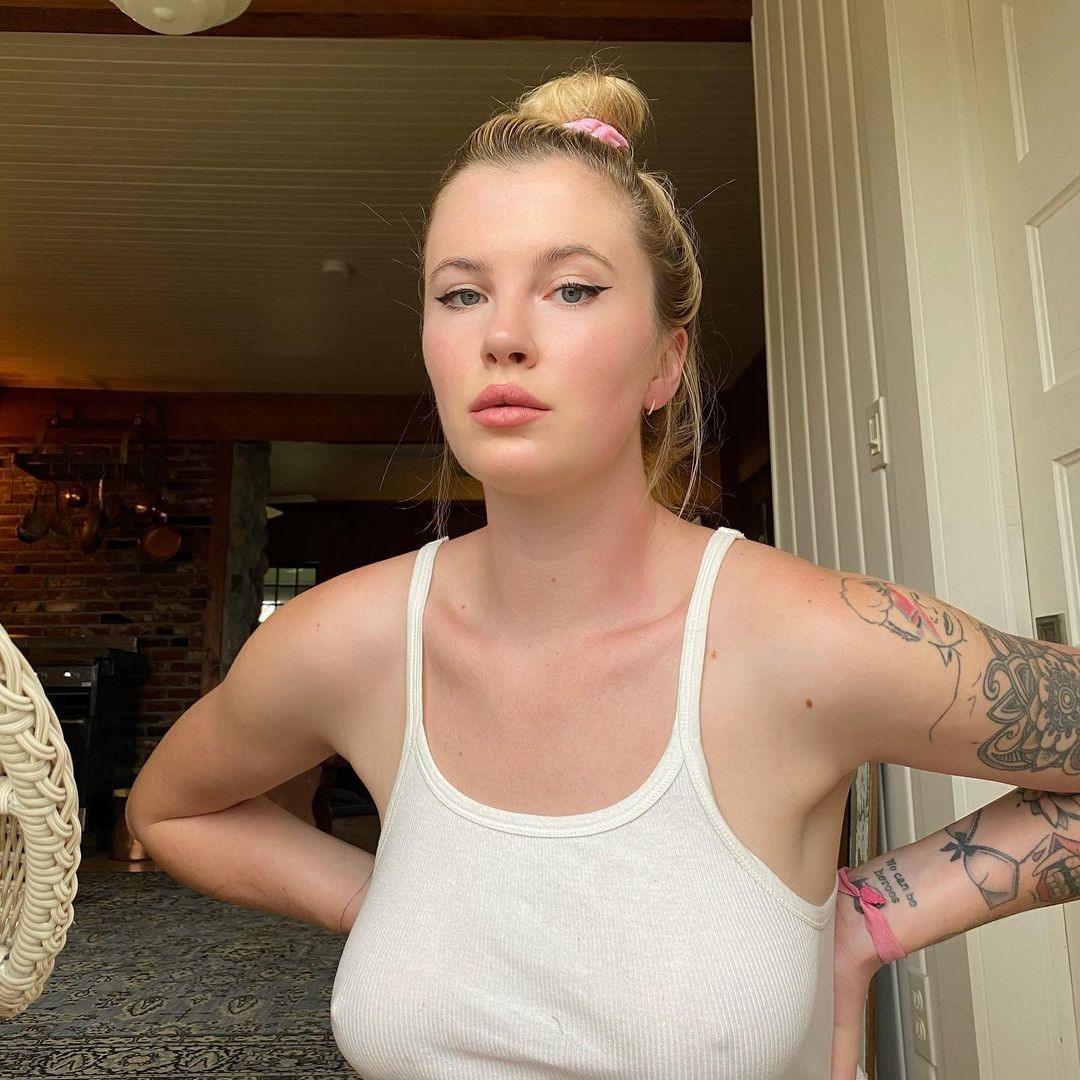 ireland-baldwin-braless-thefappening-cfd-2 Ireland Baldwin Shake Big Tits