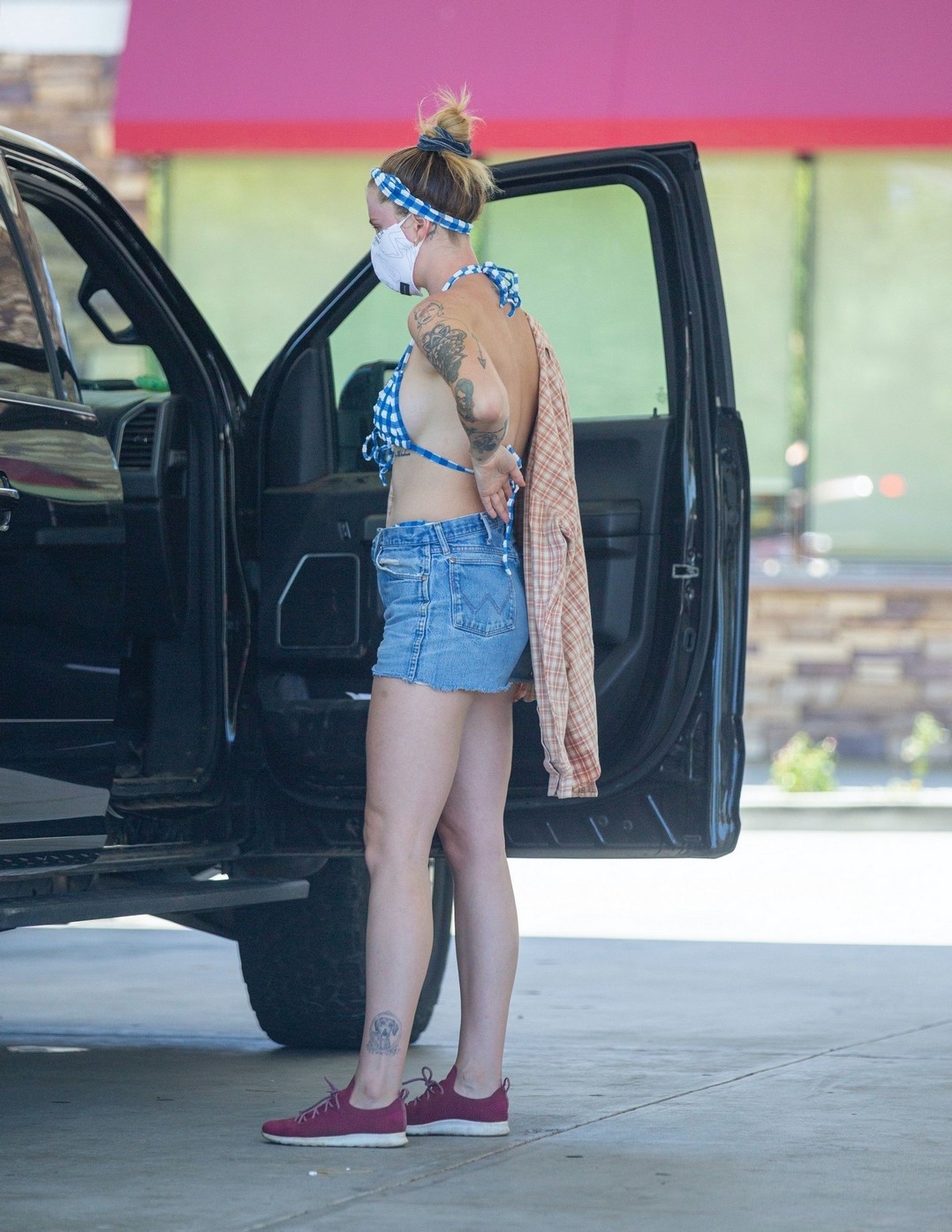 ireland-baldwin-sexy-ass-in-vintage-bikini-thefappening-pro-35 ireland baldwin sexy ass in vintage bikini thefappening pro 35