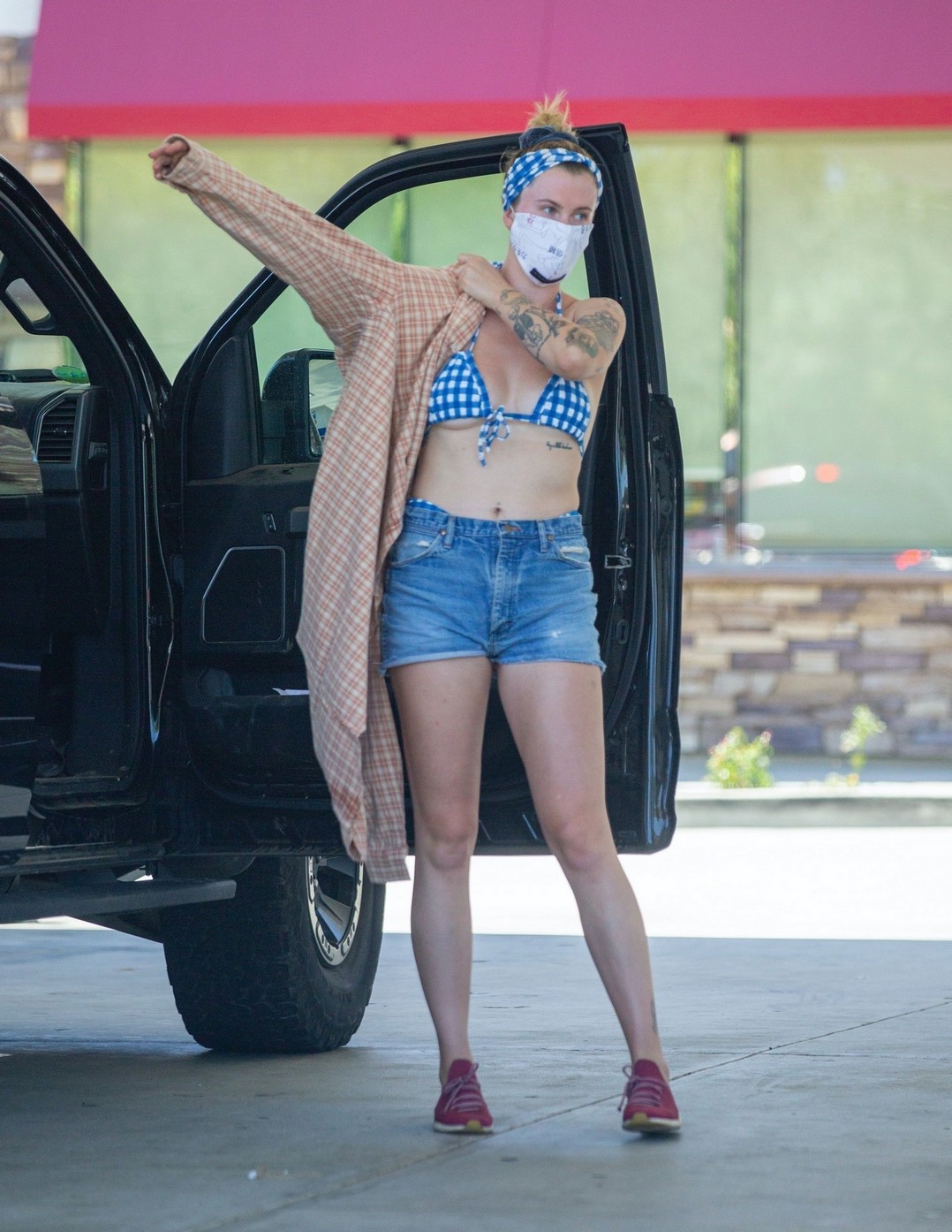 ireland-baldwin-sexy-ass-in-vintage-bikini-thefappening-pro-37 ireland baldwin sexy ass in vintage bikini thefappening pro 37
