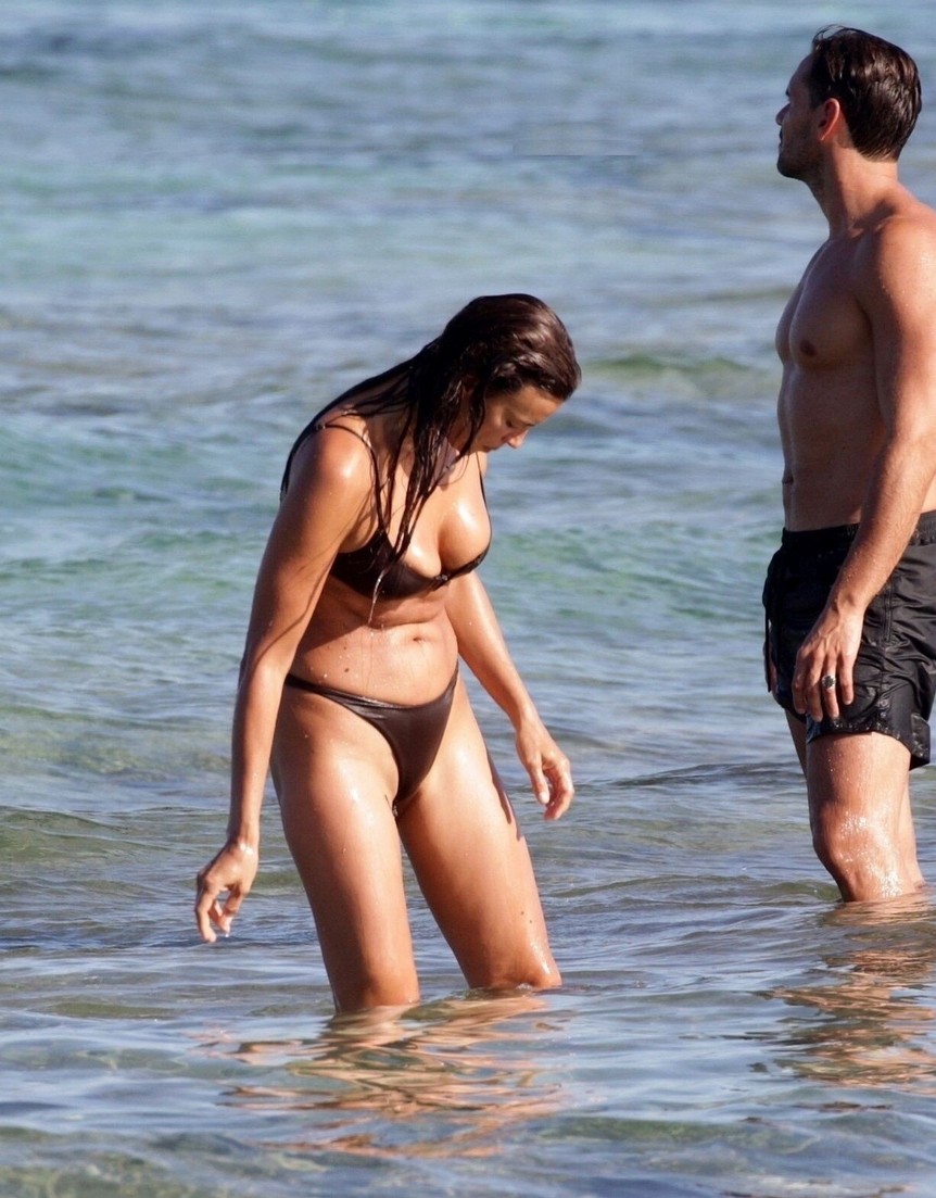 irina-shayk-nip-slip-and-sexy-ass-thefappening-cfd-5 Irina Shayk Nip Slip