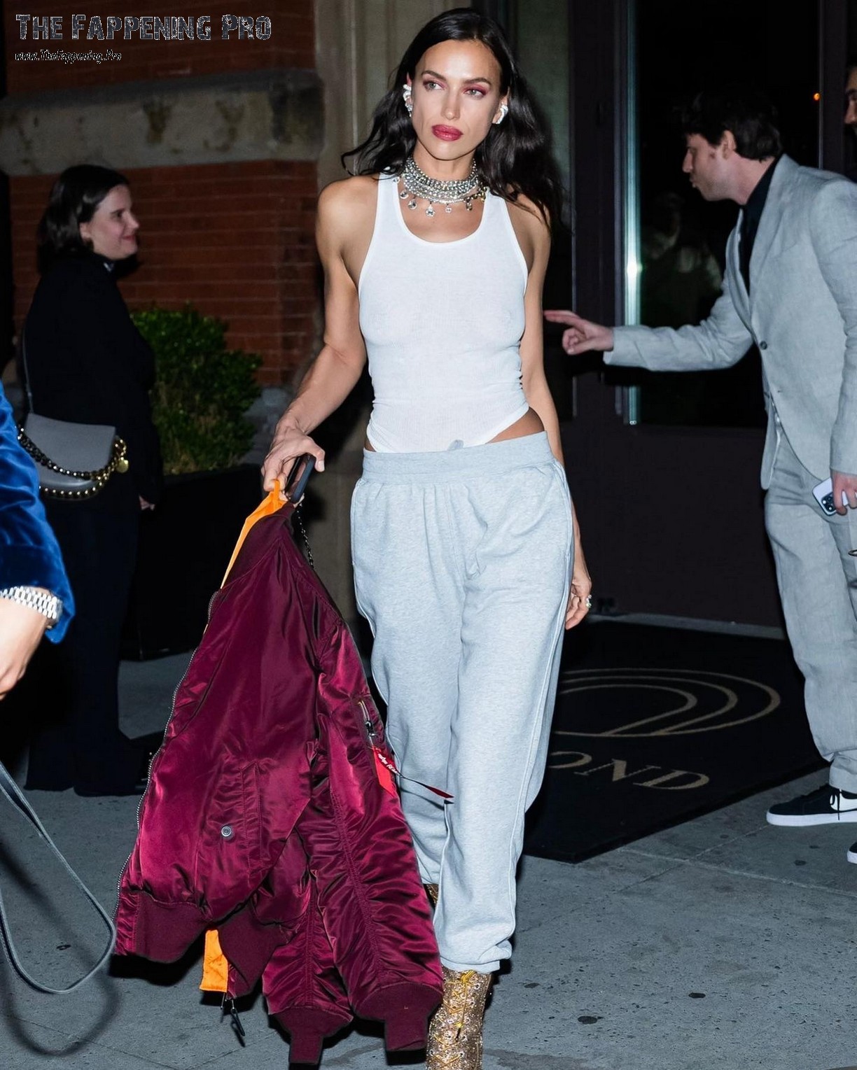 irina-shayk-tits-thefappening-cfd-5 Irina Shayk Braless At Met Gala After Party