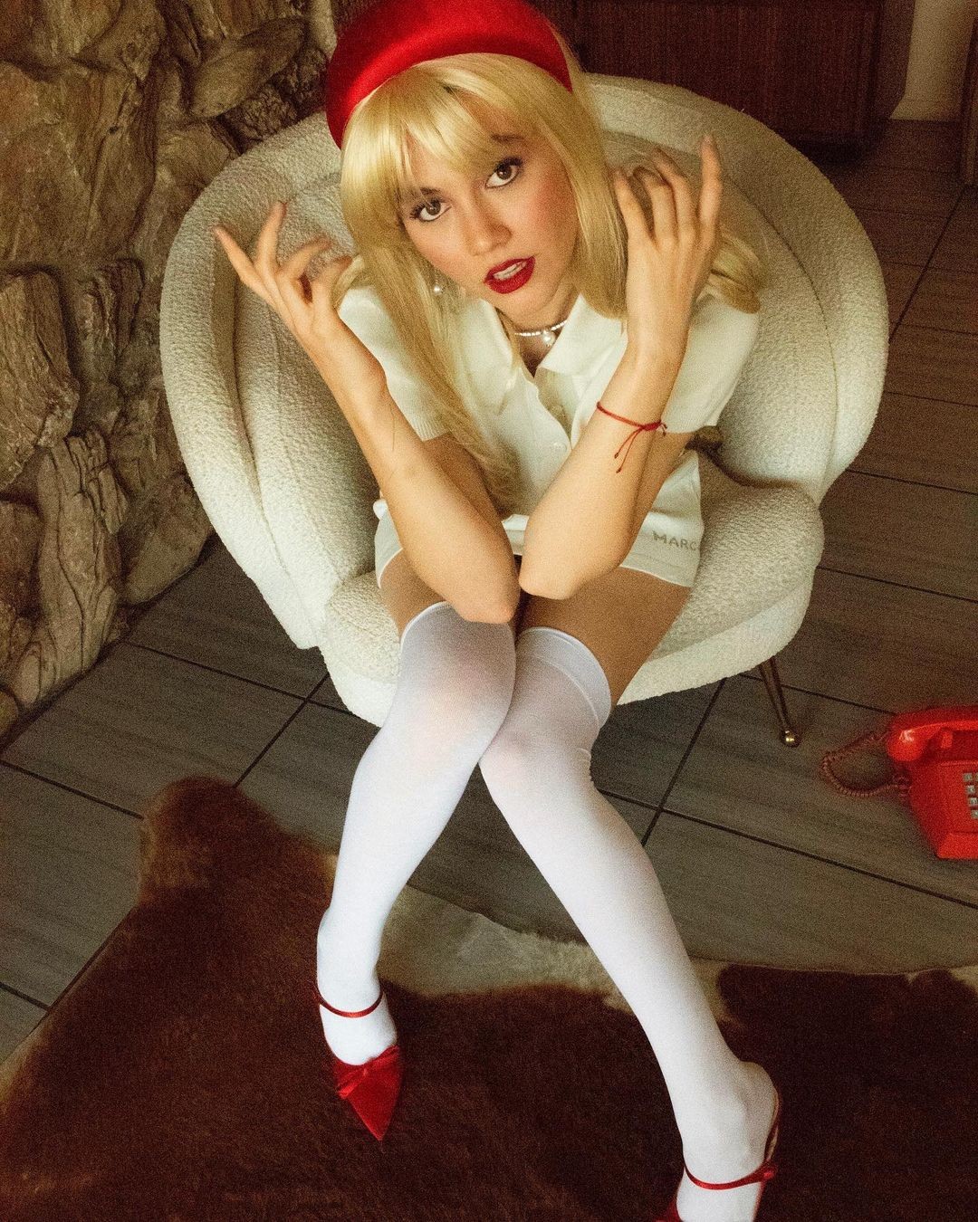 iris-apatow-leggy-thefappening-cfd-3 Iris Apatow In White Stockings