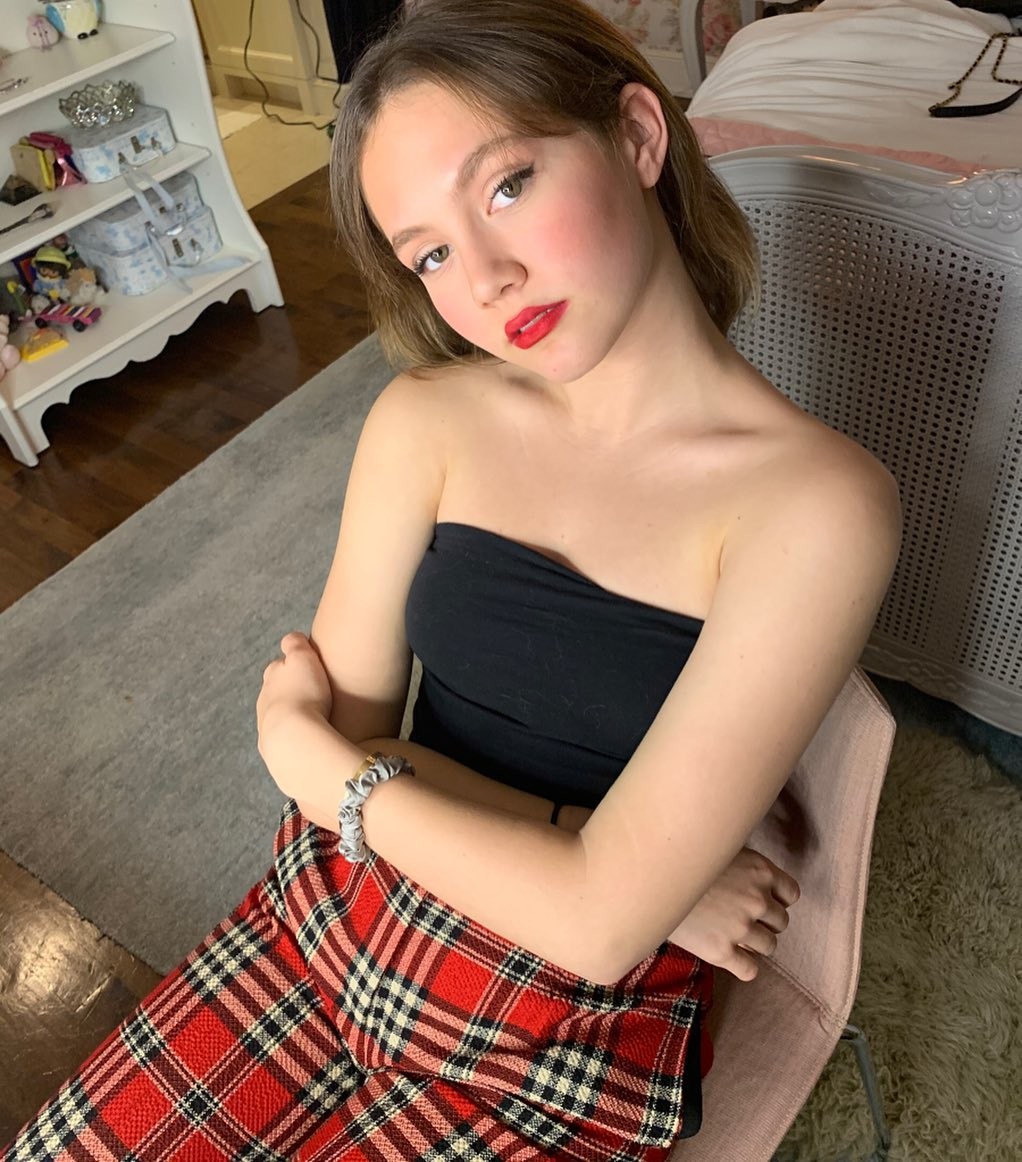 iris-apatow-selfie-thefappening-cfd-1 Iris Apatow Selfie