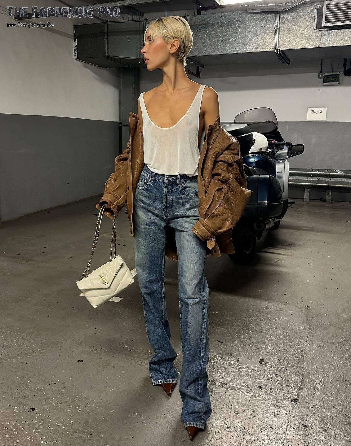 iris-law-braless-thefappening-cfd-2 Iris Law Tits