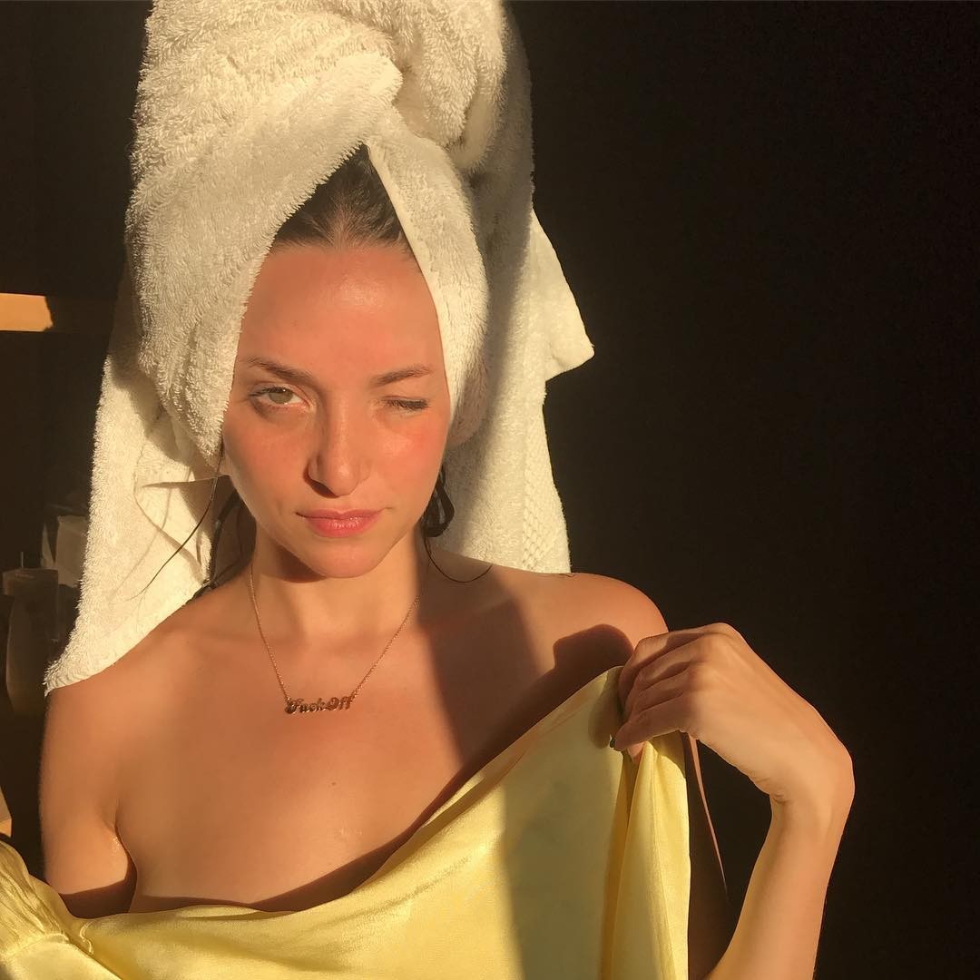 iris-law-hot-sexy-pics-6 iris law hot sexy pics 6