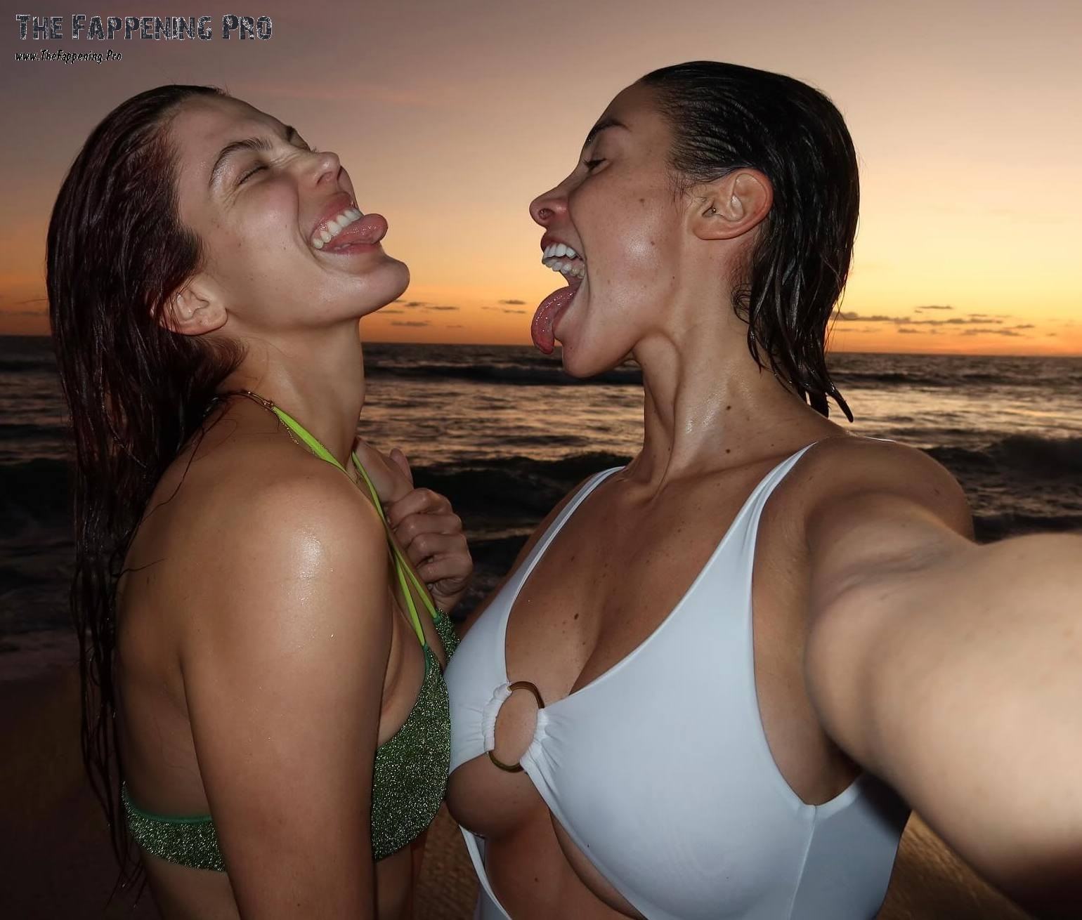 iris-mittenaere-and-isabeau-de-la-tour-sexy-christmas-thefappening-cfd-3 Iris Mittenaere And Isabeau De la Tour Tits