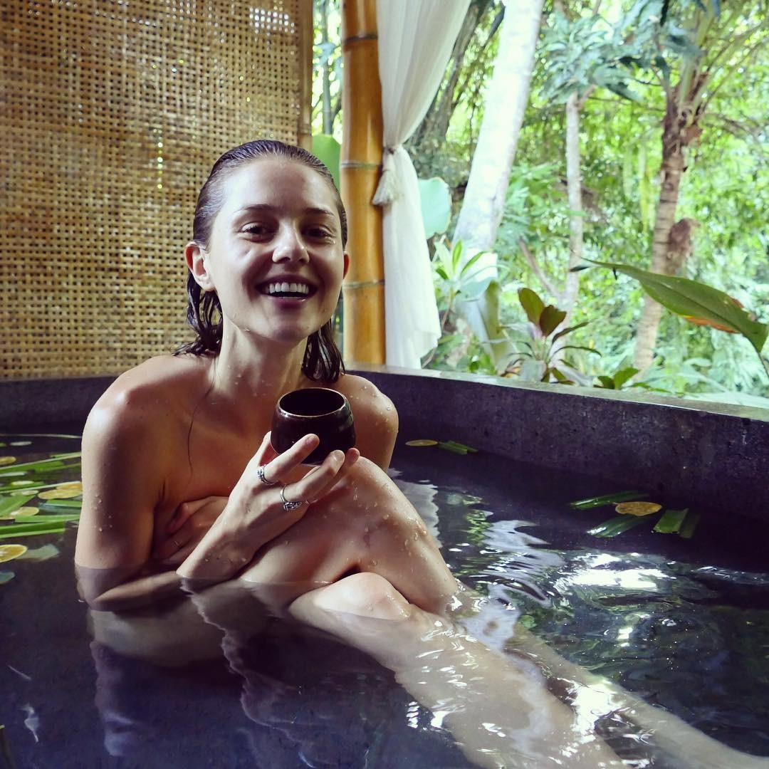isabelle-cornish-8-topless-thefappening-pro_ isabelle cornish 8 topless thefappening pro
