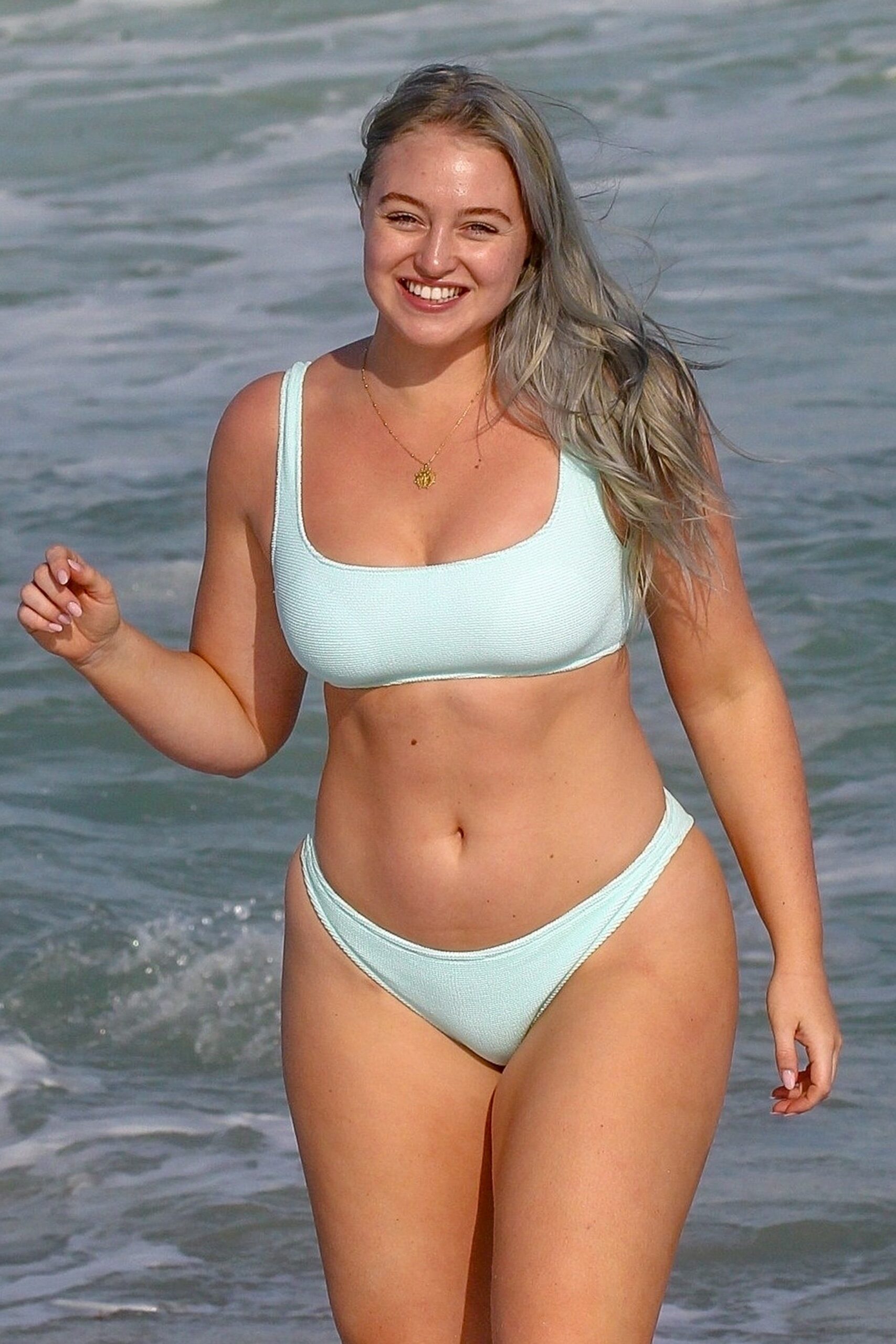 iskra-lawrence-revealing-photos-1 iskra lawrence revealing photos 1 scaled