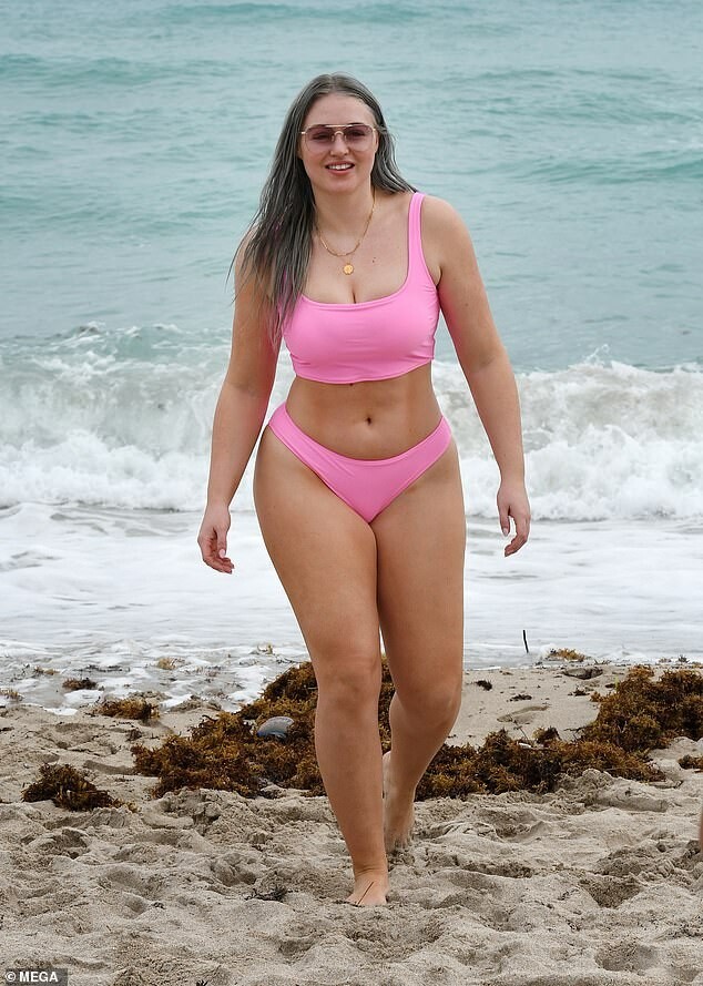 iskra-lawrence-revealing-photos-15 iskra lawrence revealing photos 15