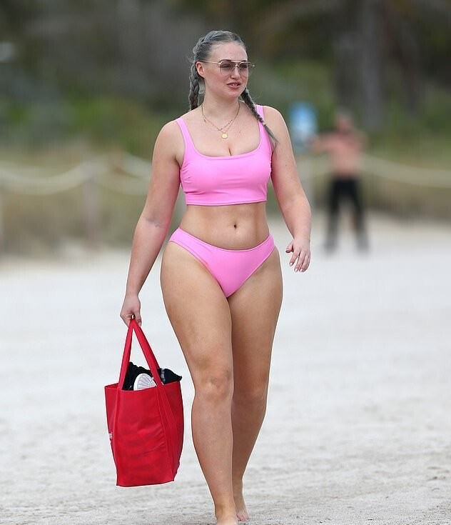 iskra-lawrence-revealing-photos-18 iskra lawrence revealing photos 18
