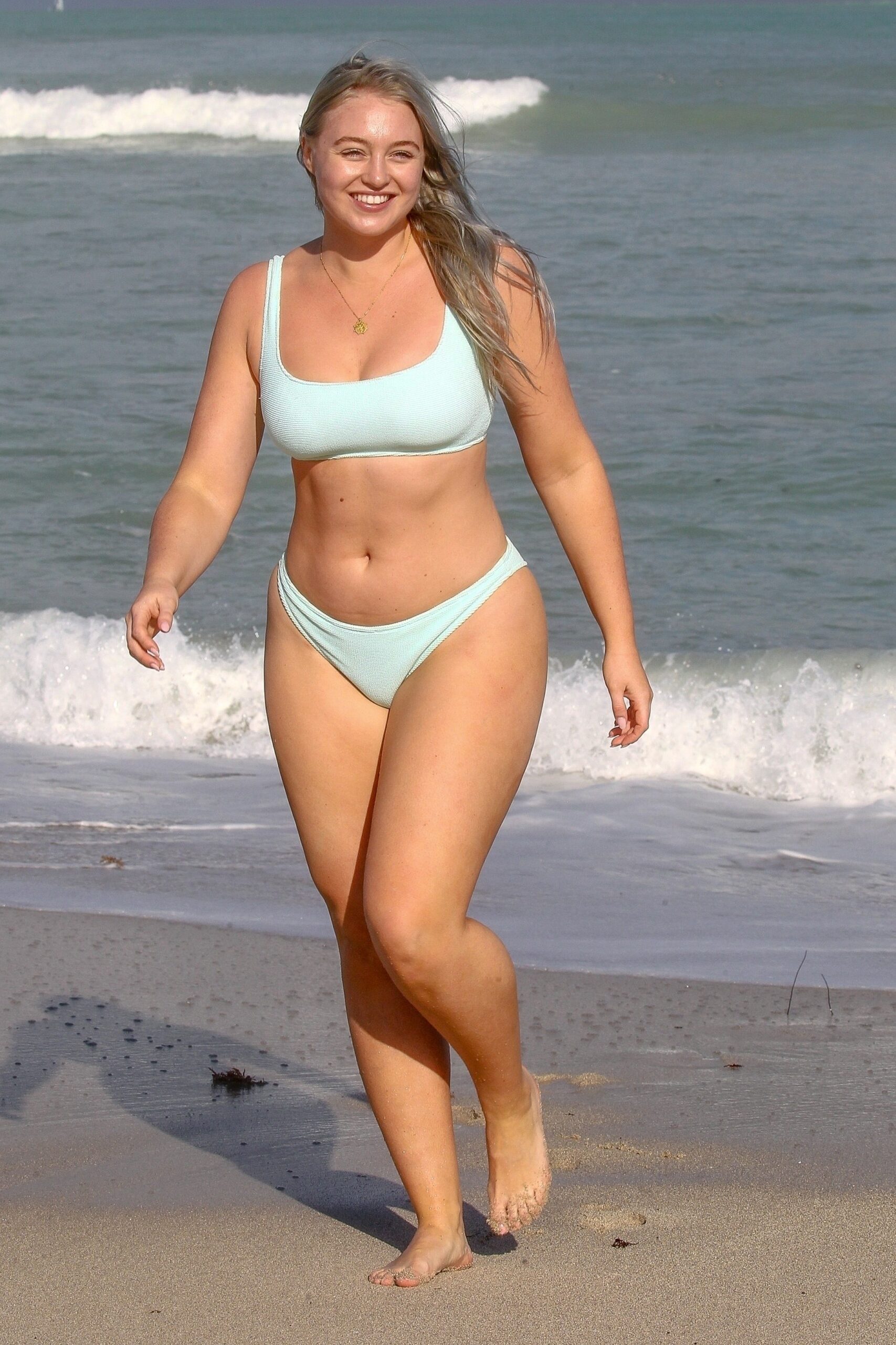 iskra-lawrence-revealing-photos-24 iskra lawrence revealing photos 24 scaled