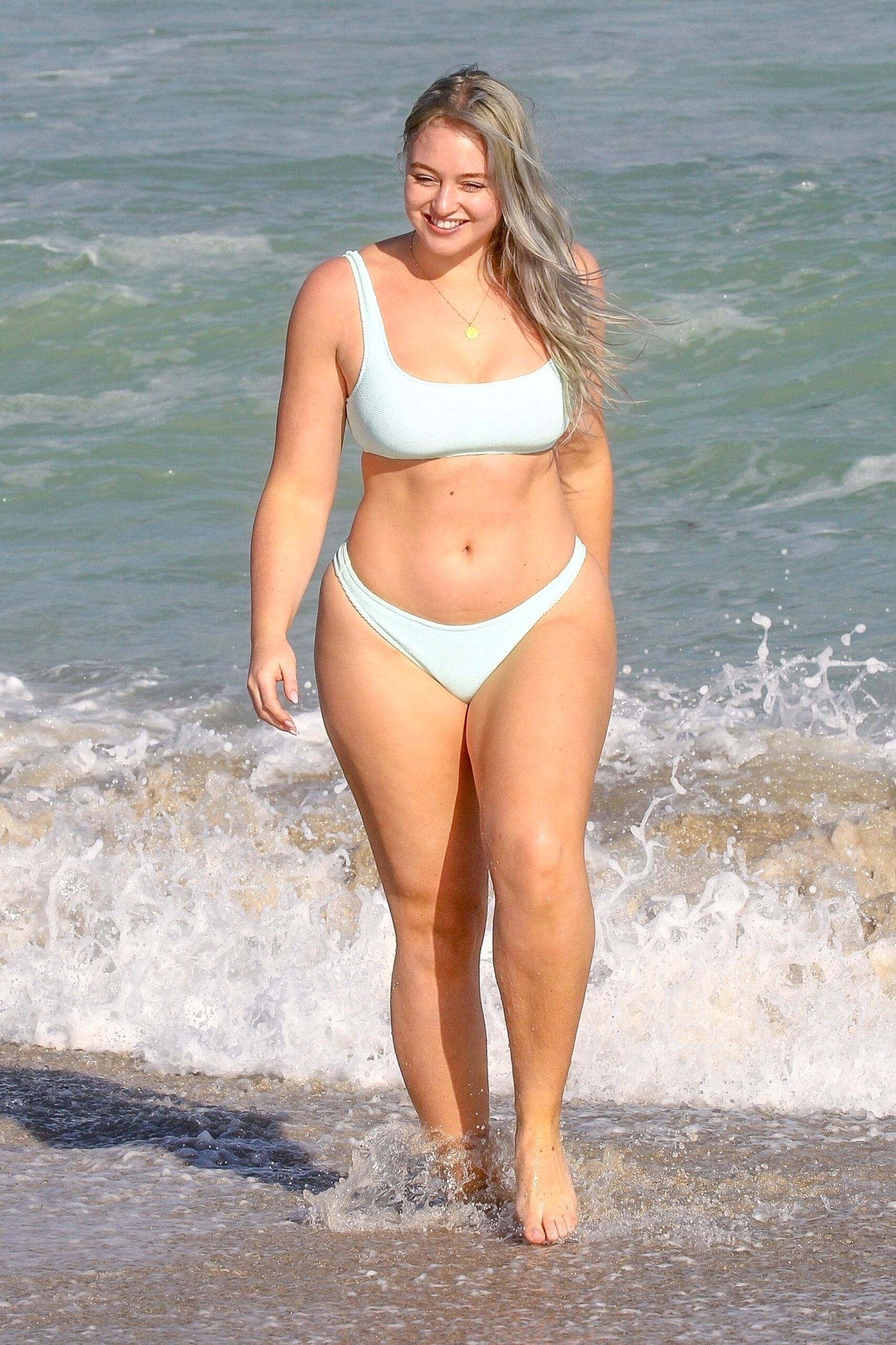 iskra-lawrence-revealing-photos-6 iskra lawrence revealing photos 6 scaled