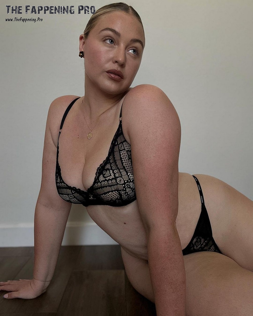 iskra-lawrence-sexy-thefappening-cfd-7 Iskra Lawrence Pregnant