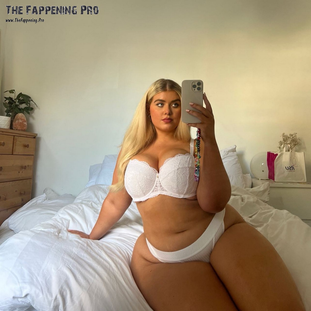 izzy-nicholls-sexy-thefappening-cfd-17 izzy nicholls sexy thefappening cfd 17