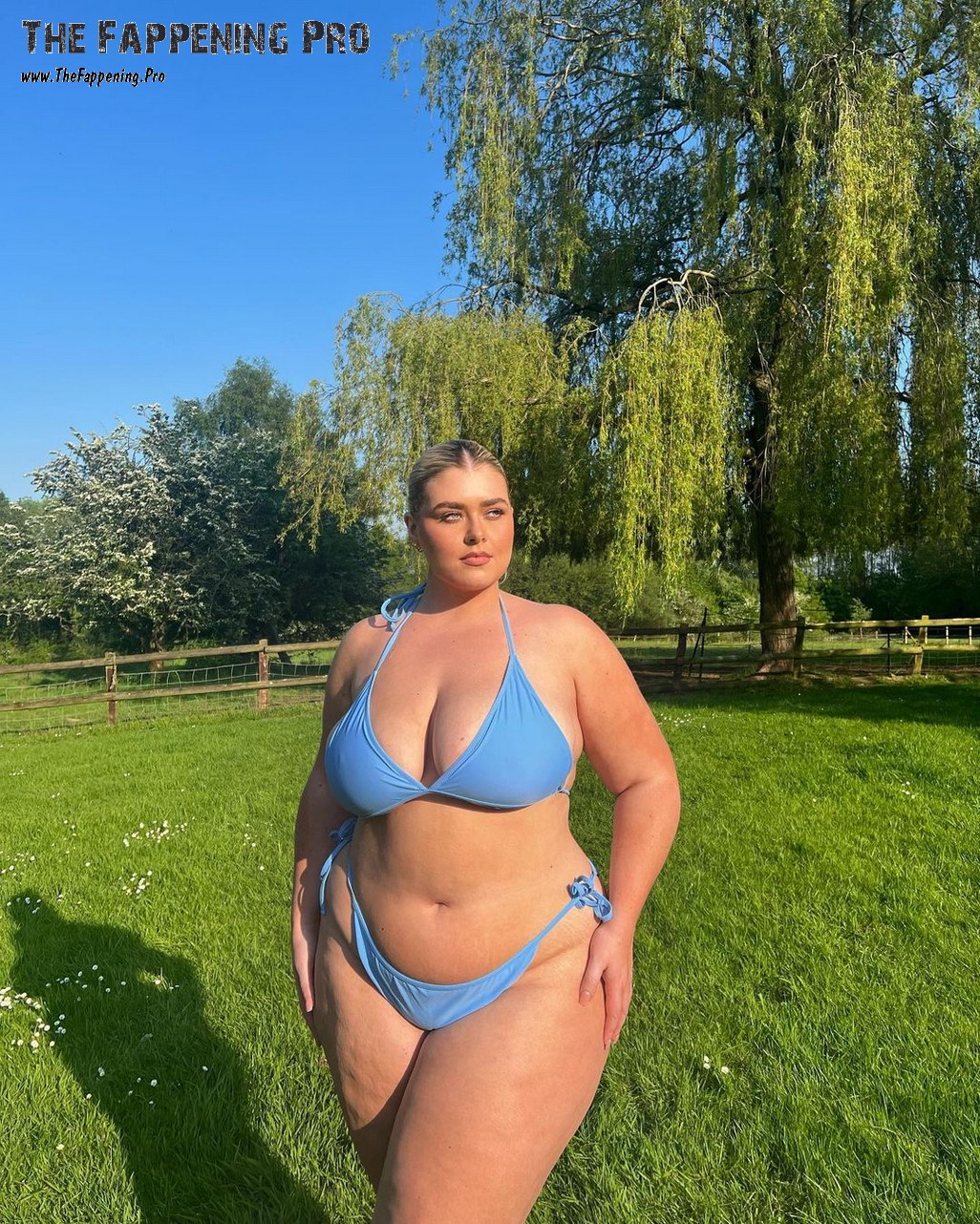 izzy-nicholls-sexy-thefappening-cfd-25 Izzy Nicholls Bikini