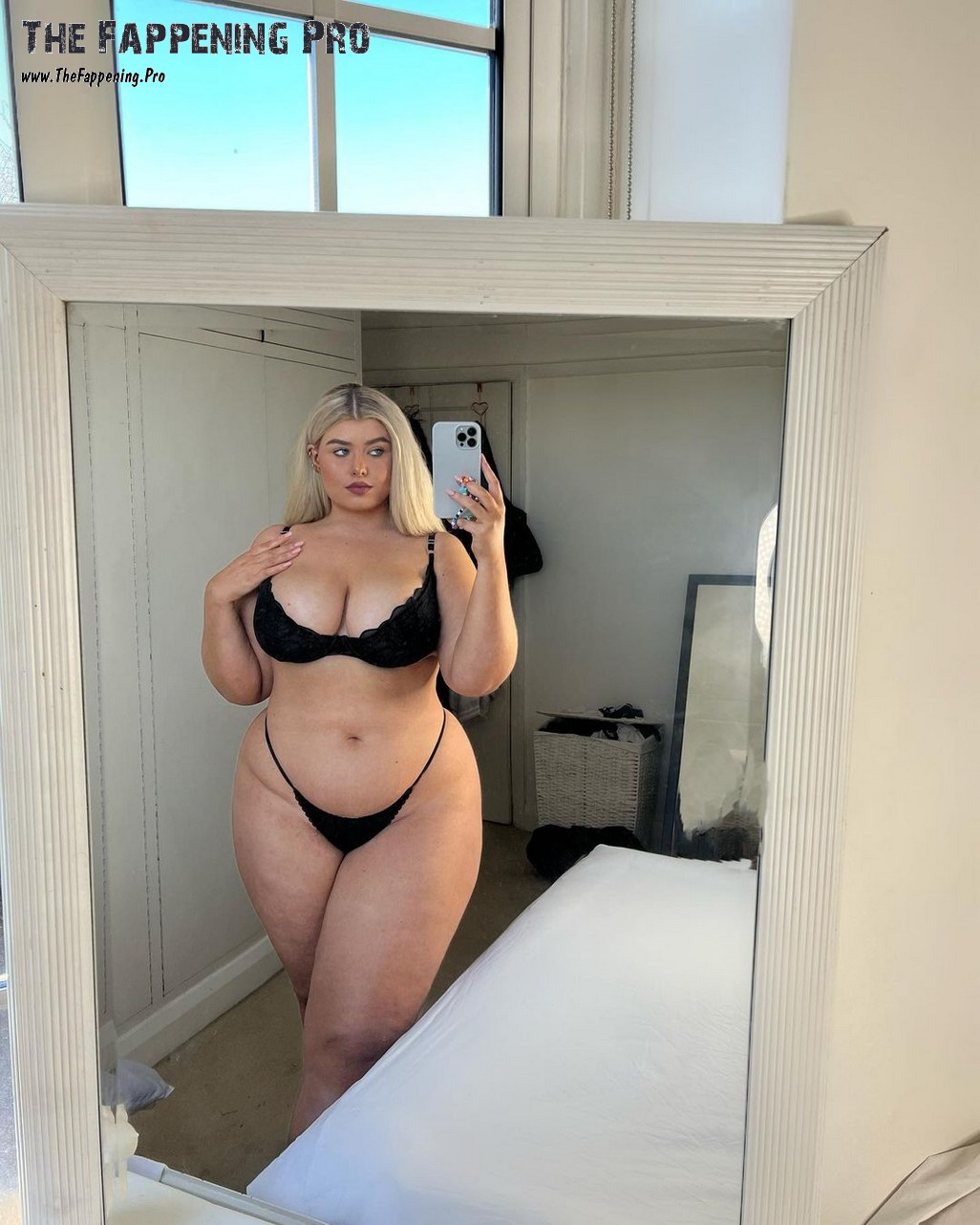 izzy-nicholls-sexy-thefappening-cfd-4 Izzy Nicholls Selfie