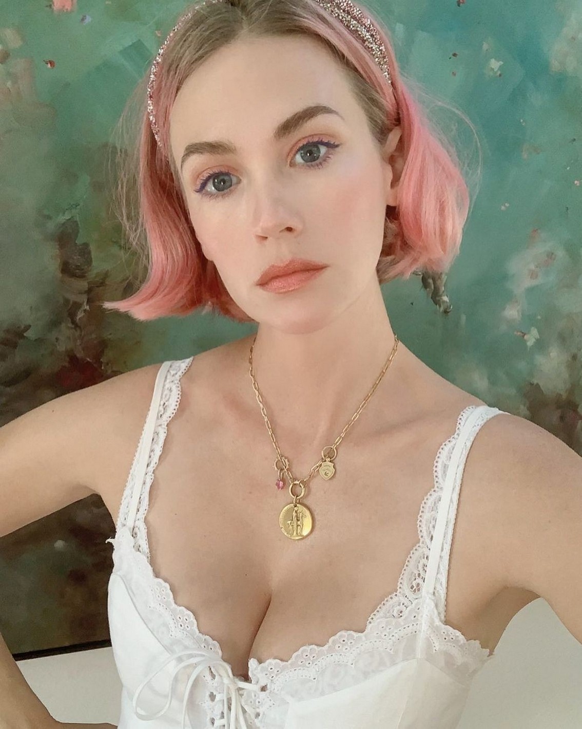 january-jones-sexy-tits-in-lingerie-thefappeningpro-6 January Jones Wearing Small Bra