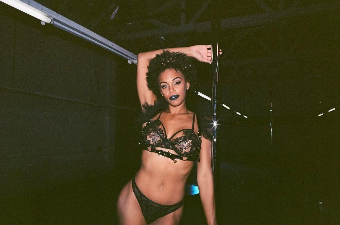 jasmin-savoy-bikini-thefappening-cfd-3 Jasmin Savoy Brown Lingerie