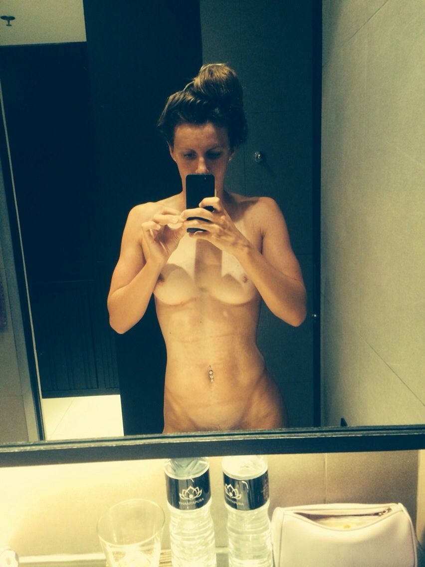 jazmin-carlin-exhibited-leaked-nudes-3 Jazmin Carlin Exhibited Leaked Nudes