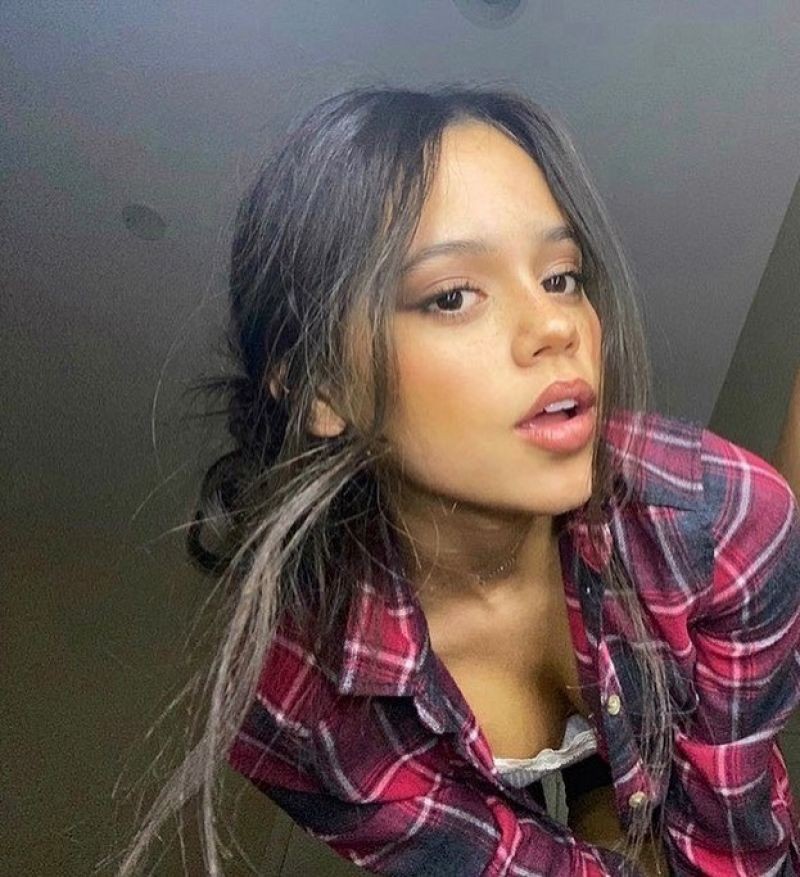 jenna-ortega-leggy-thefappening-cfd-10 Jenna Ortega Flash Her Tits On Selfie