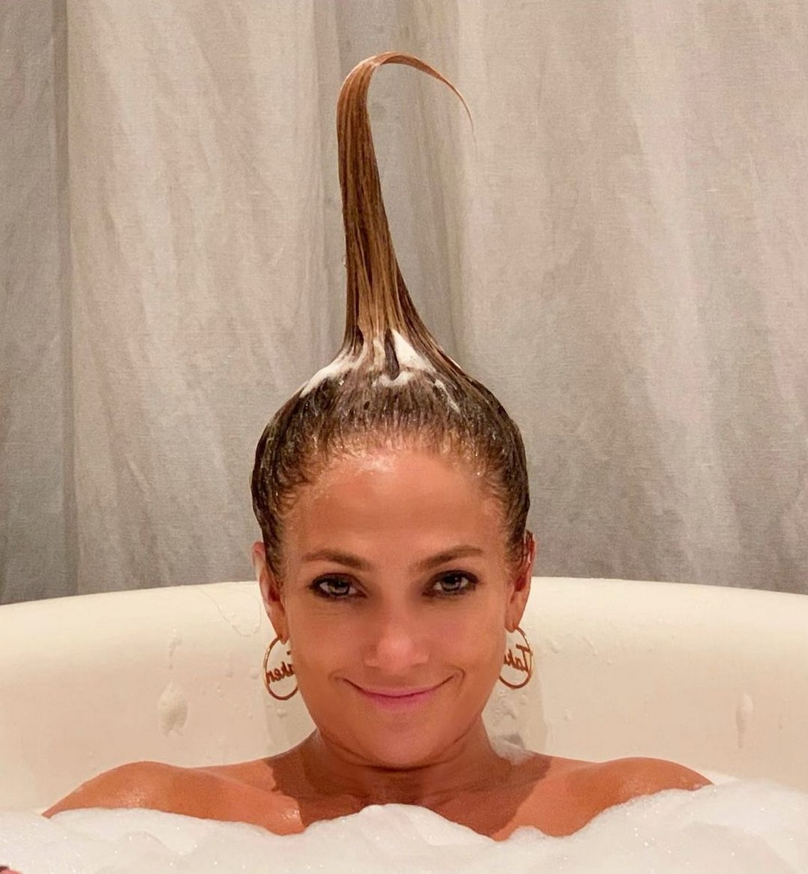 jennifer-lopez-barefeet-at-home-thefappening-cfd-1 jennifer lopez barefeet at home thefappening cfd 1