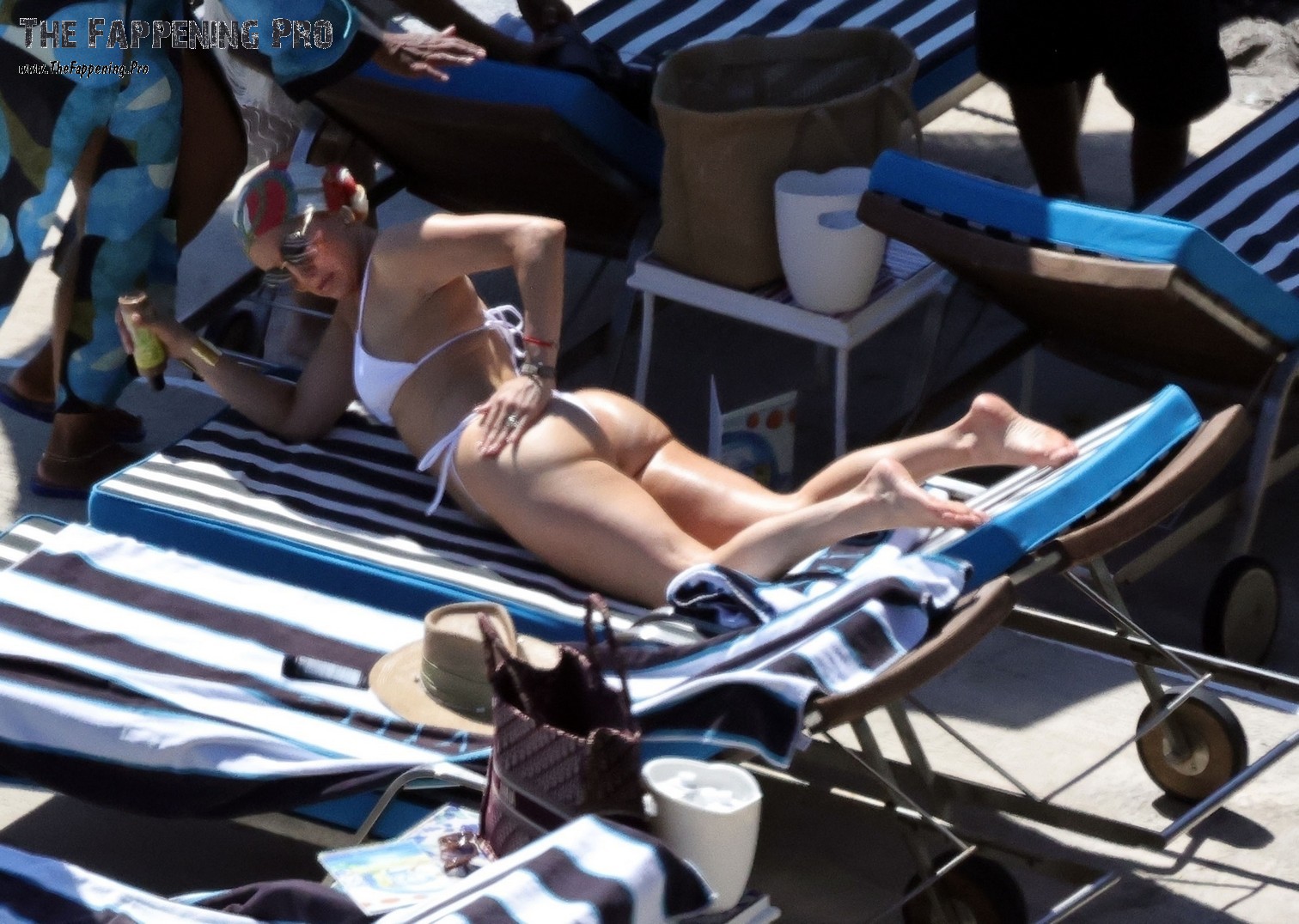 jennifer-lopez-bikini-thefappening-cfd-4-1 Jennifer Lopez Sexy Ass And Feet