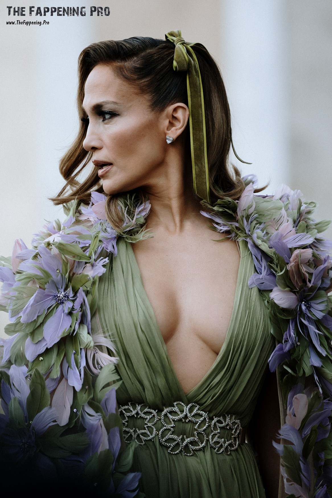 jennifer-lopez-cleavage-thefappening-cfd-1 jennifer lopez cleavage thefappening cfd 1