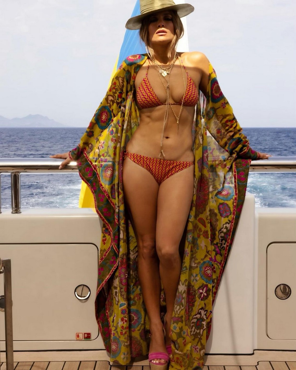 jennifer-lopez-hot-bikini-thefappening-cfd-2-1 Jennifer Lopez Hot