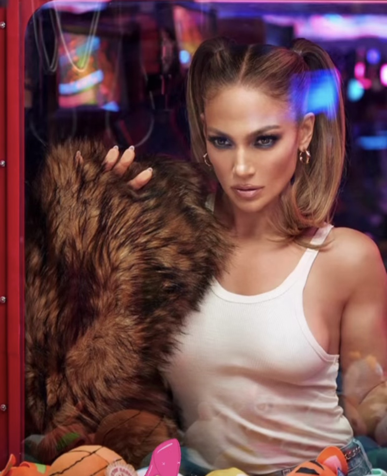 jennifer-lopez-in-dsw-thefappening-cfd-1-1 Jennifer Lopez Looks 20 Years Younger In DSW Ad