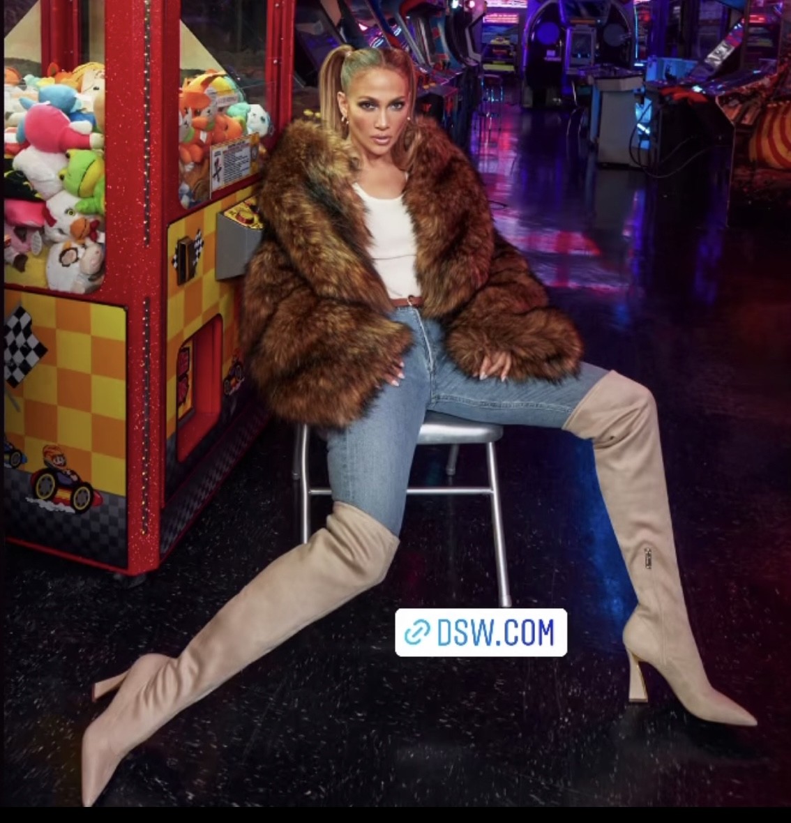 jennifer-lopez-in-dsw-thefappening-cfd-3 Jennifer Lopez Sexy In DSW