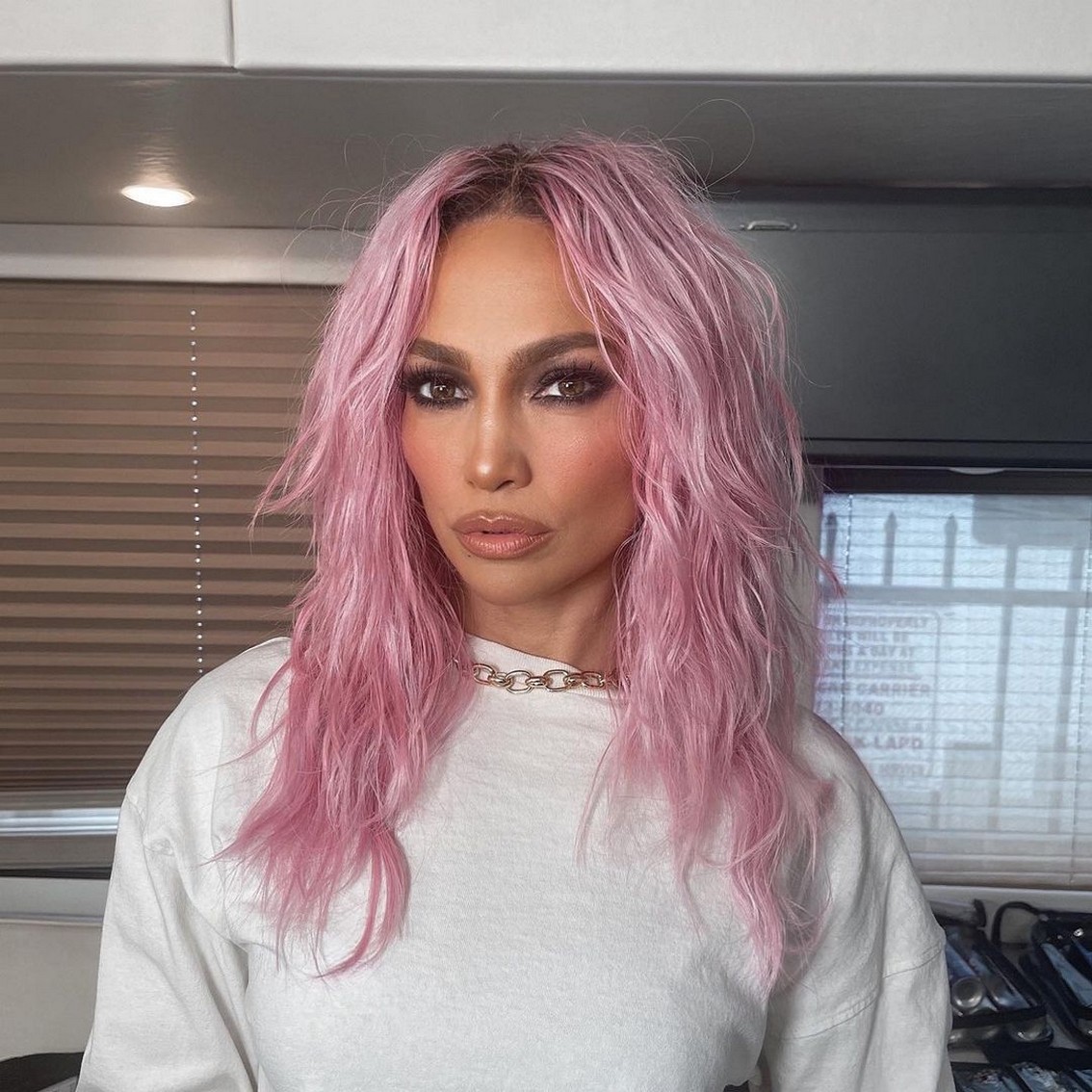 jennifer-lopez-sexy-in-pink-thefappening-cfd_-1 Jennifer Lopez Sexy Look With Pink Hair