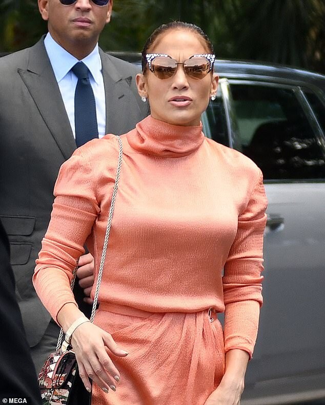 jennifer-lopez-sexy-underwear-2 jennifer lopez sexy underwear 2